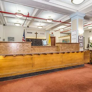 3* מלון Leo House